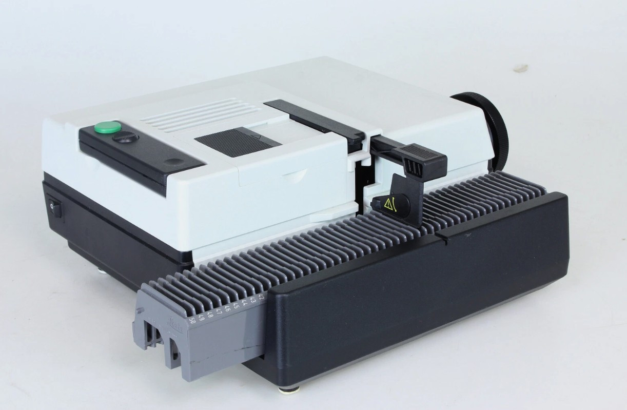 LEICA PRADOVIT P150 P 150 SLIDE PROJECTOR